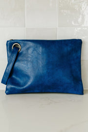 ALEXA OVERSIZED CLUTCH WITH WRISTLET