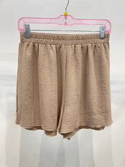 Loose fit elastic wasit solid short in airflow